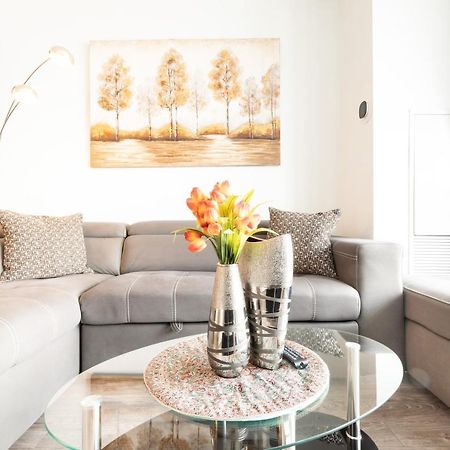 Bright Condo In The Heart Of 토론토 외부 사진