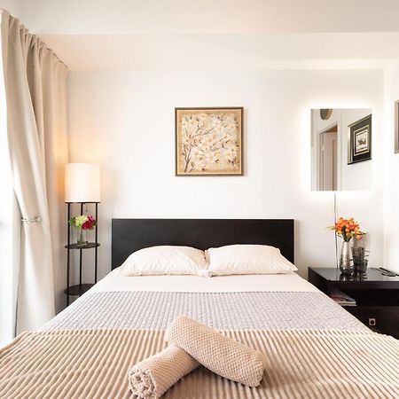Bright Condo In The Heart Of 토론토 외부 사진