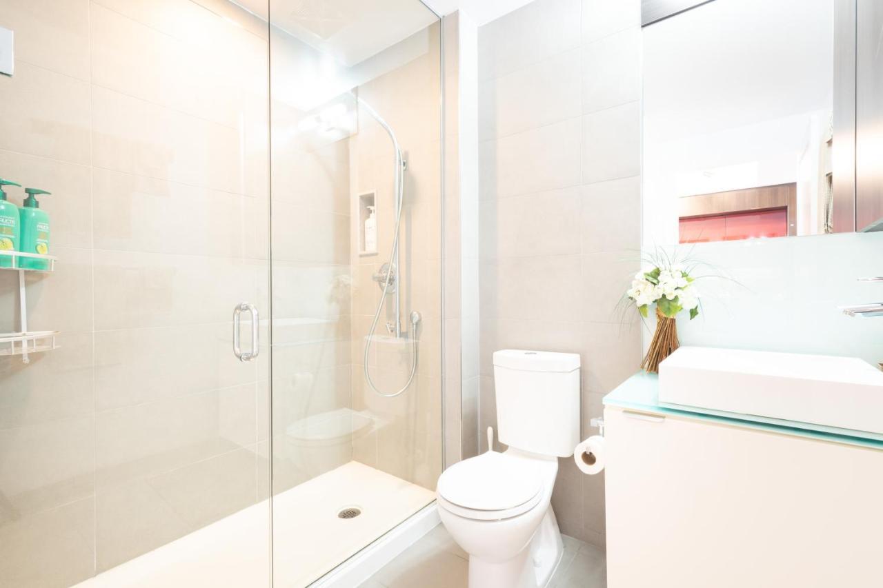 Bright Condo In The Heart Of 토론토 외부 사진