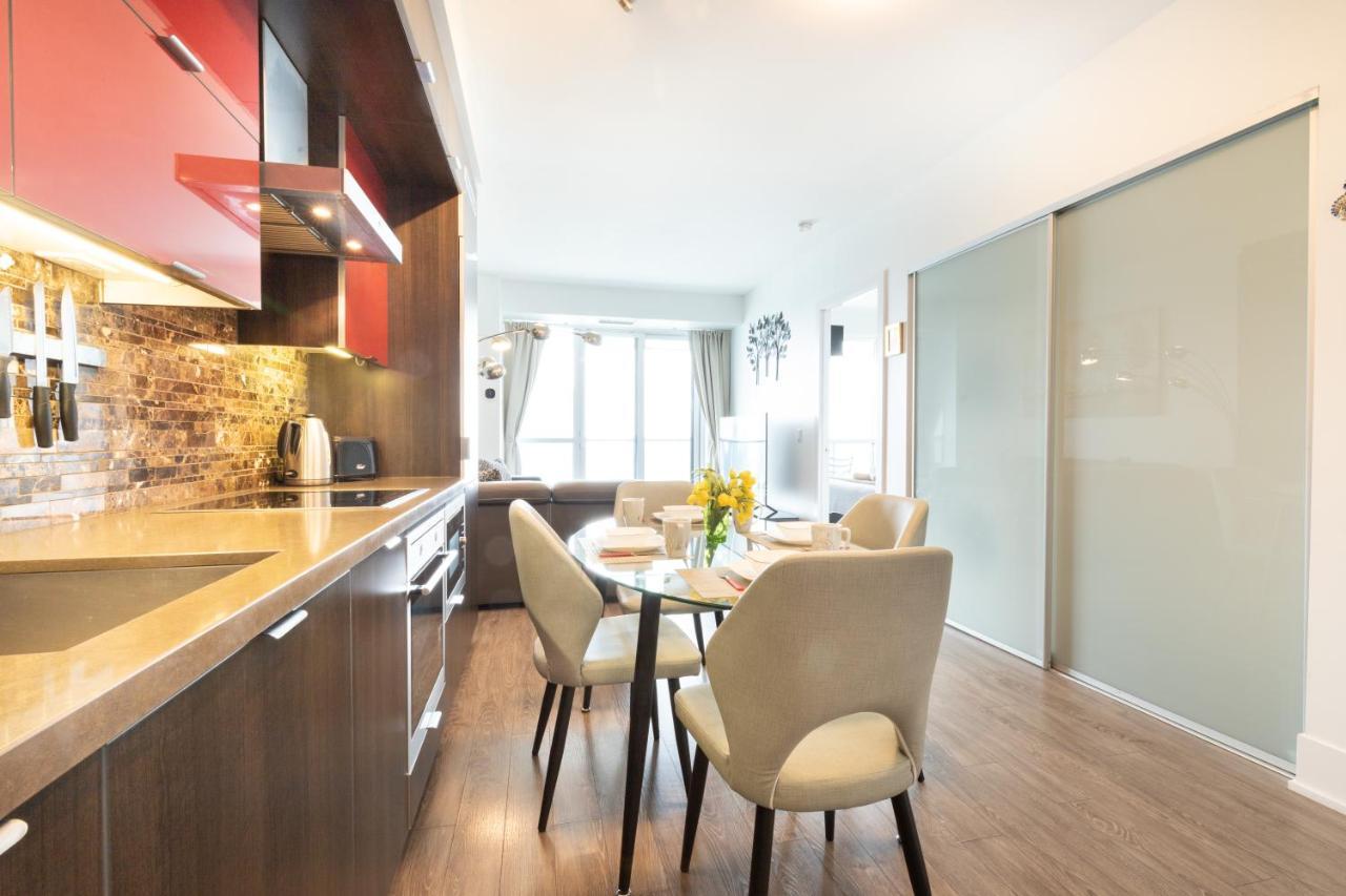 Bright Condo In The Heart Of 토론토 외부 사진