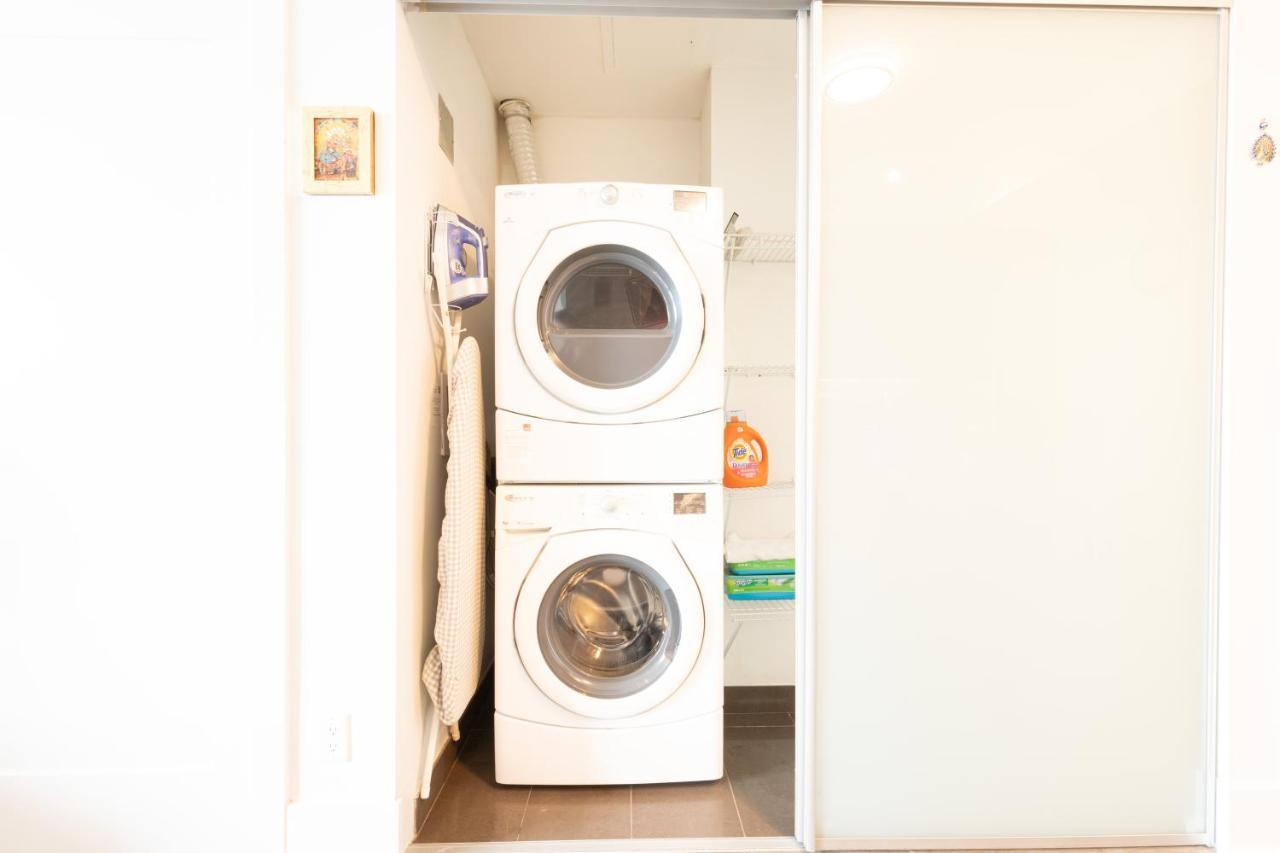 Bright Condo In The Heart Of 토론토 외부 사진