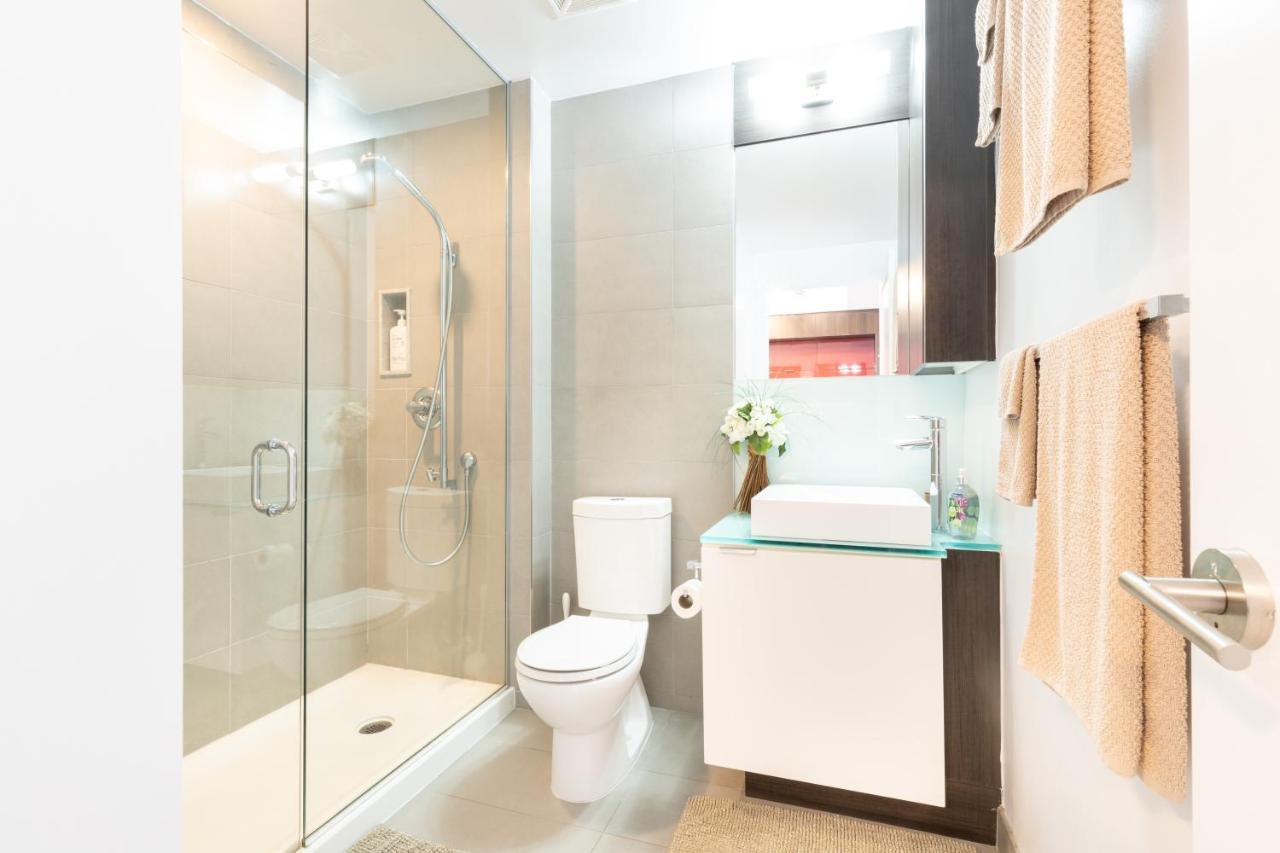 Bright Condo In The Heart Of 토론토 외부 사진
