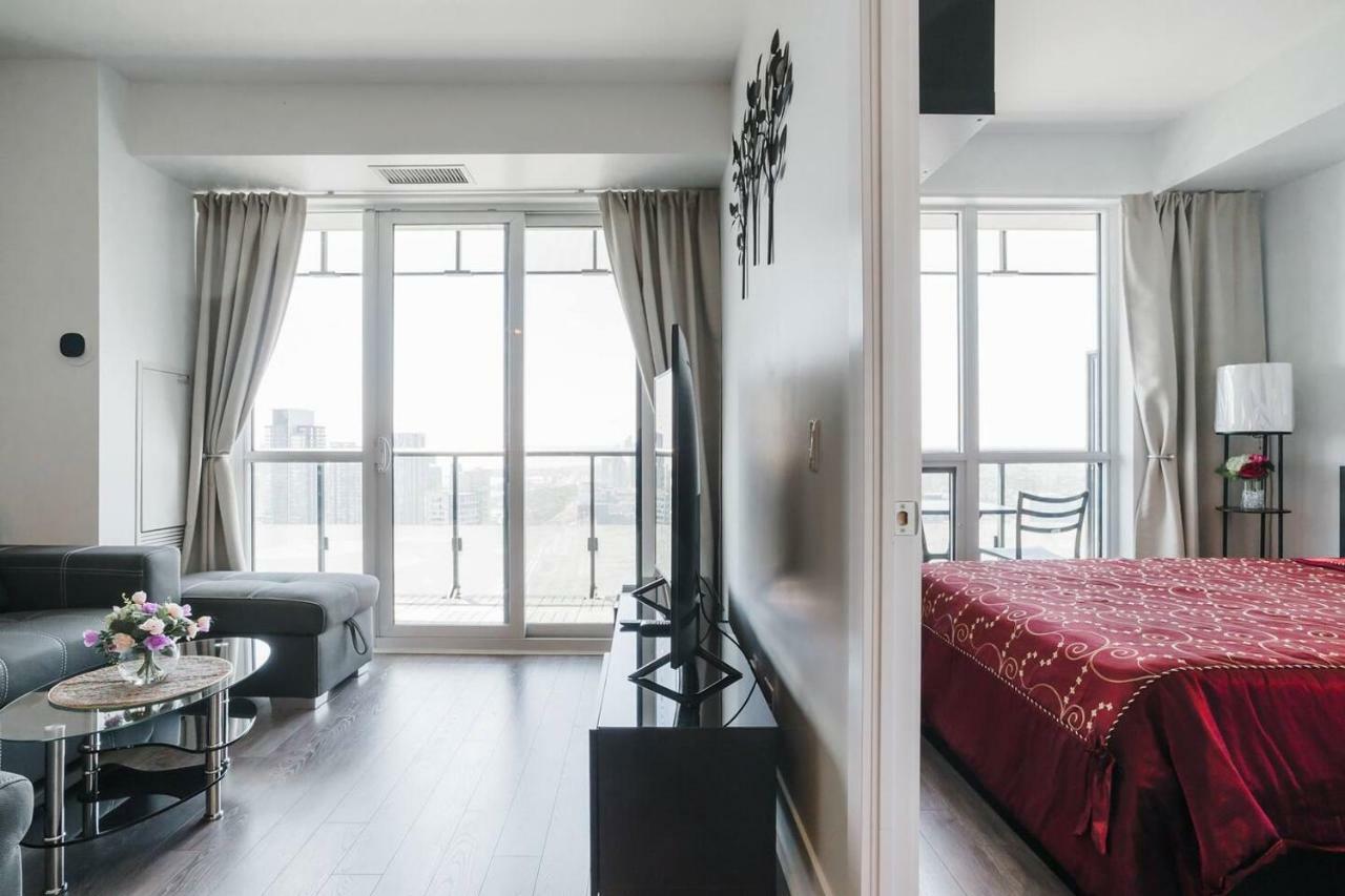 Bright Condo In The Heart Of 토론토 외부 사진
