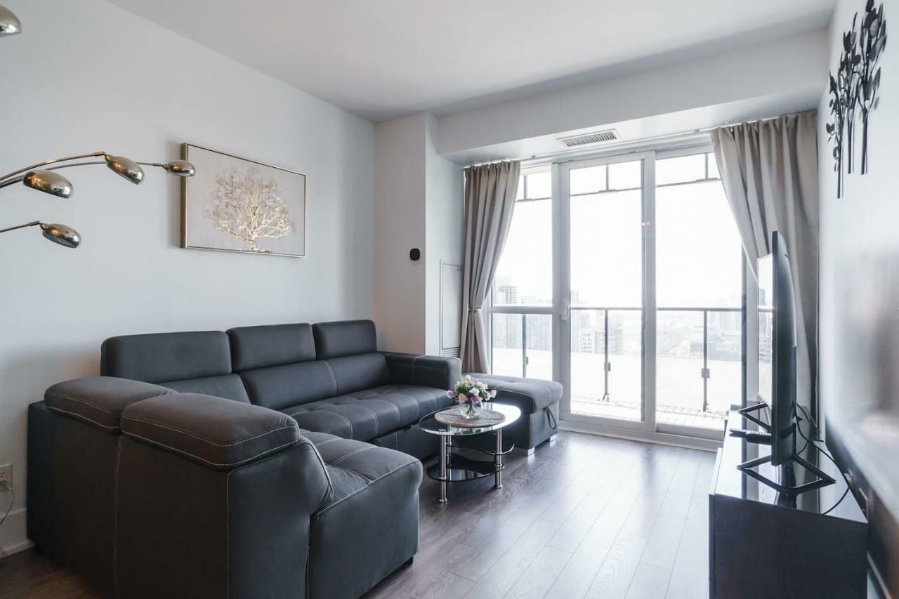 Bright Condo In The Heart Of 토론토 외부 사진