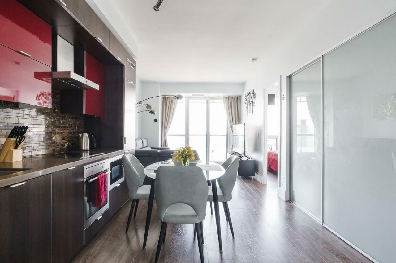 Bright Condo In The Heart Of 토론토 외부 사진