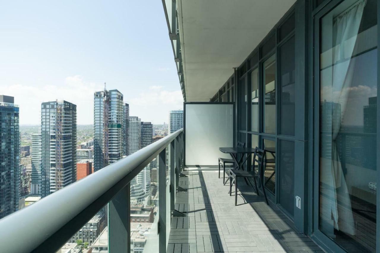 Bright Condo In The Heart Of 토론토 외부 사진