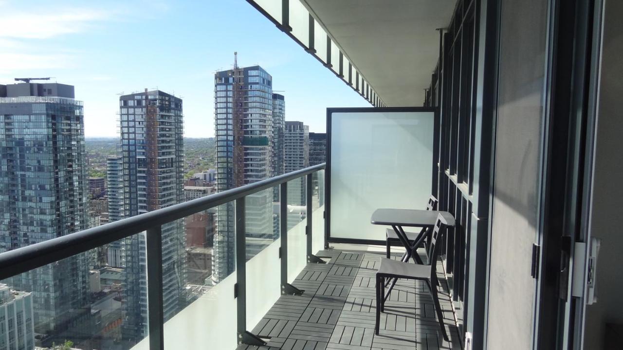 Bright Condo In The Heart Of 토론토 외부 사진
