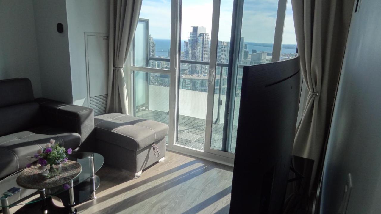 Bright Condo In The Heart Of 토론토 외부 사진